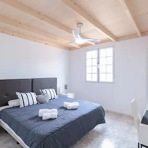https://renovated-downtown-house.in-canary-islands.com